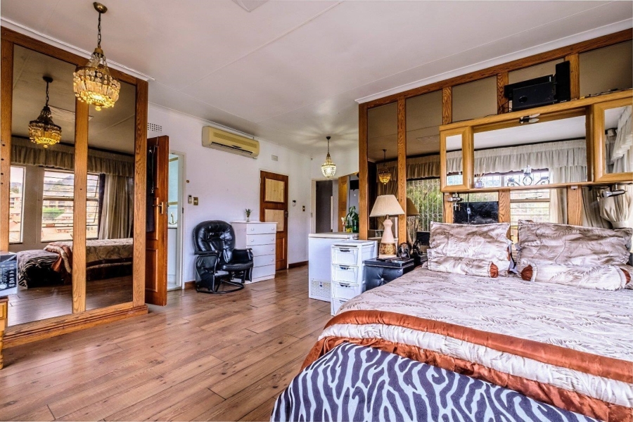 6 Bedroom Property for Sale in Mondeor Gauteng