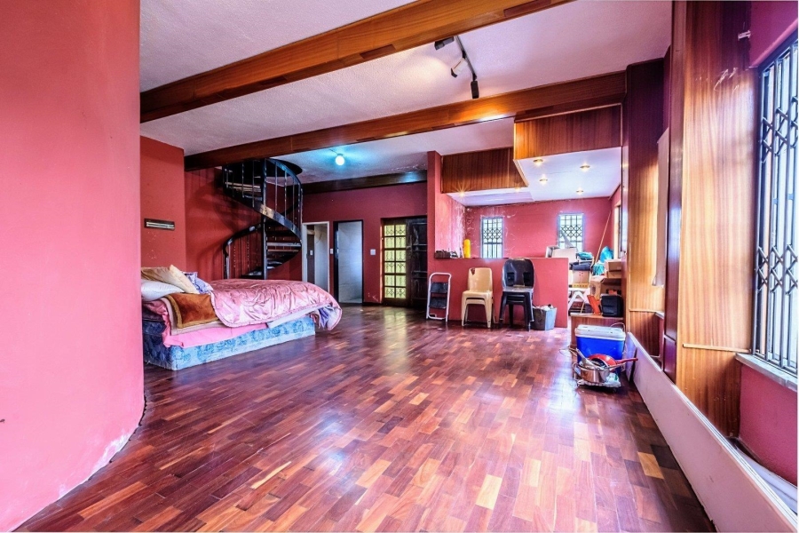 6 Bedroom Property for Sale in Mondeor Gauteng