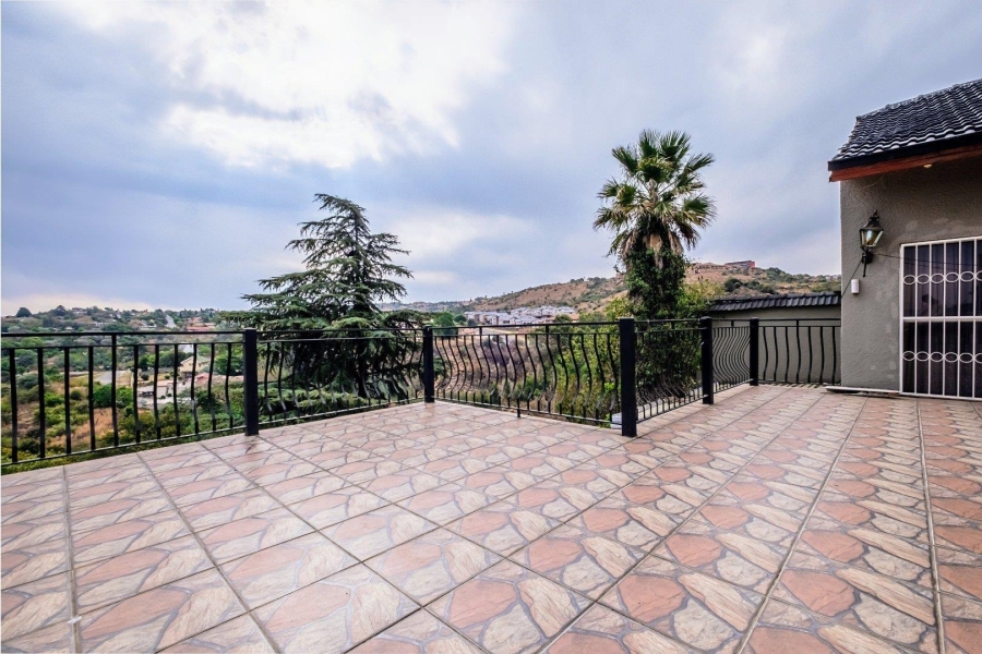 6 Bedroom Property for Sale in Mondeor Gauteng