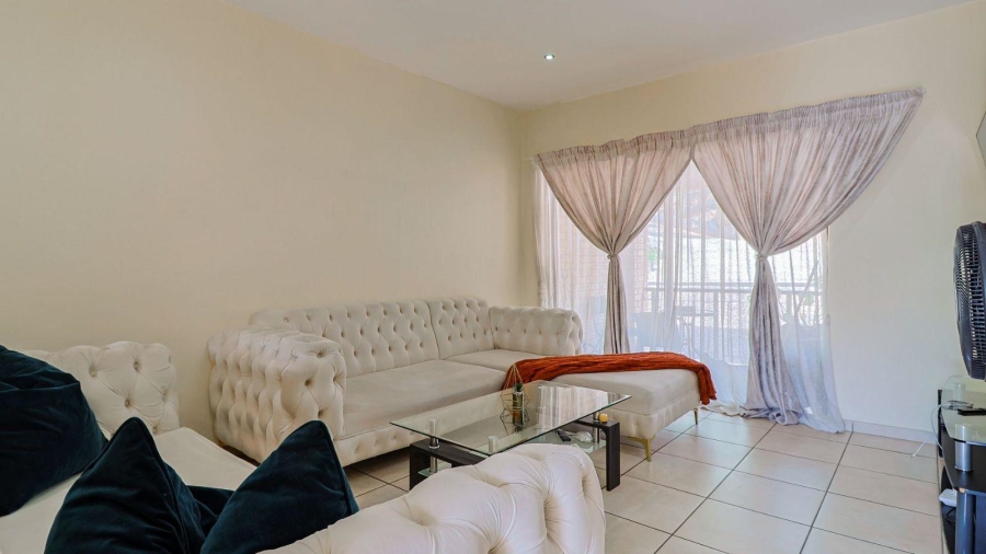 2 Bedroom Property for Sale in Mulbarton Gauteng