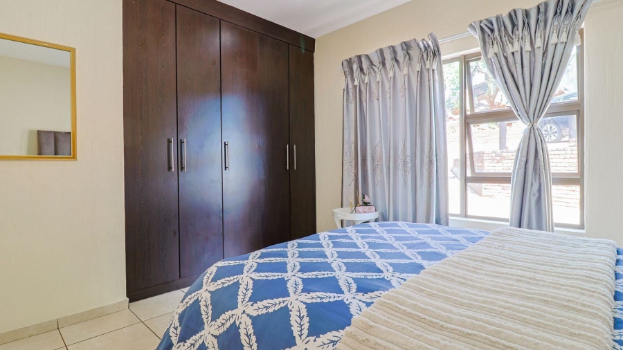 2 Bedroom Property for Sale in Mulbarton Gauteng