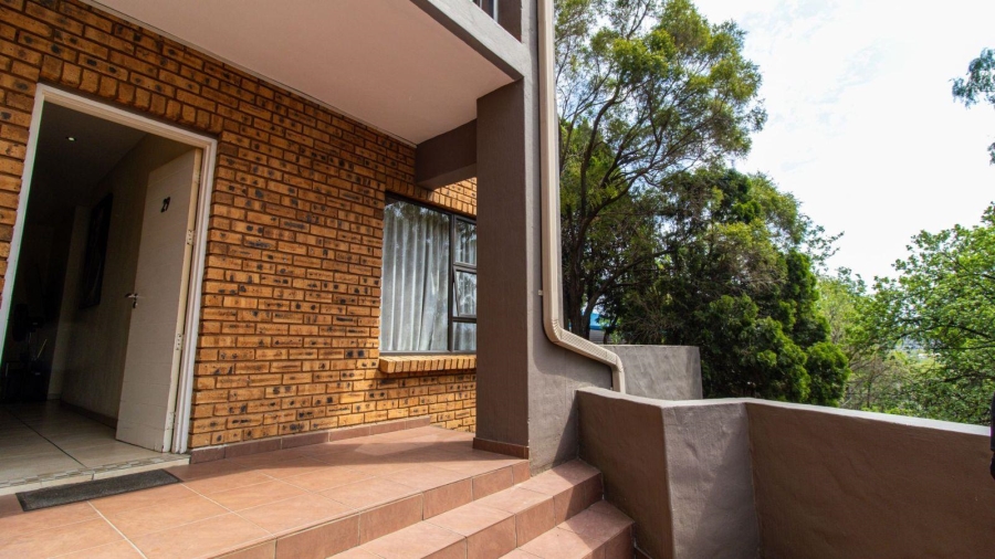 2 Bedroom Property for Sale in Mulbarton Gauteng