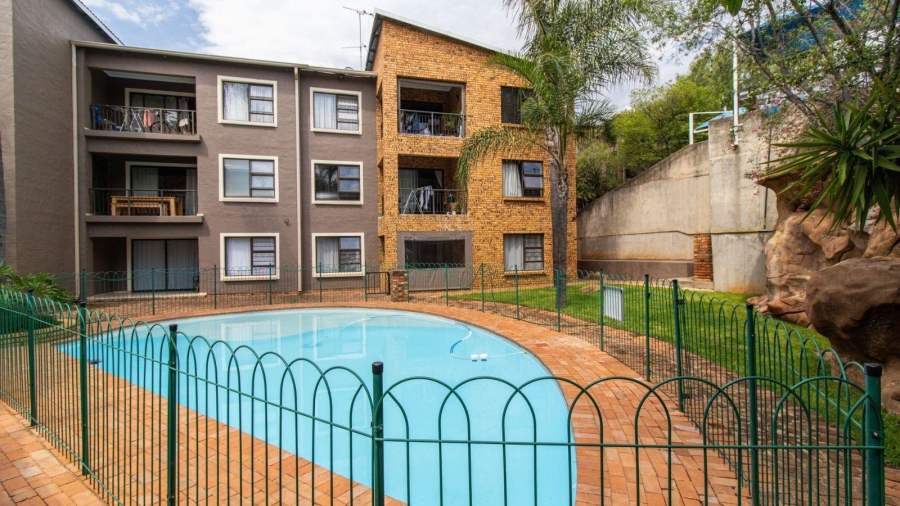2 Bedroom Property for Sale in Mulbarton Gauteng