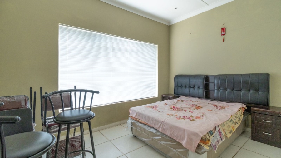5 Bedroom Property for Sale in Chrisville Gauteng