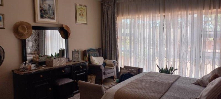 3 Bedroom Property for Sale in Linmeyer Gauteng