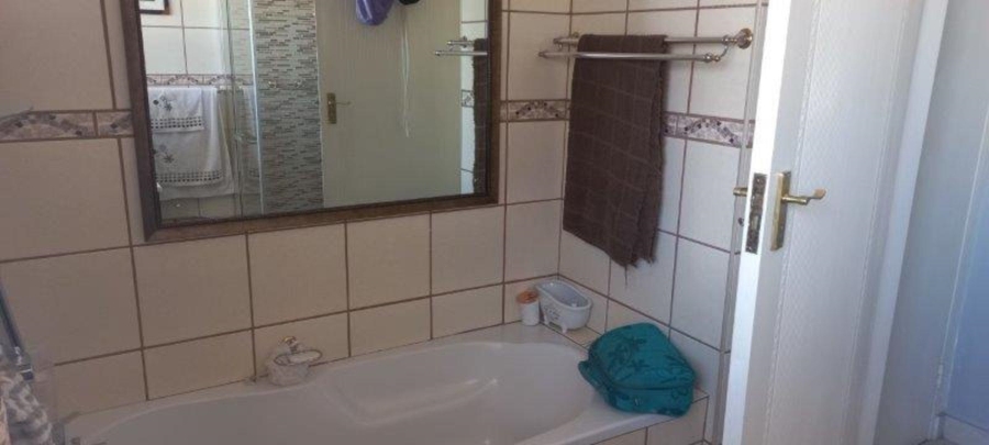 3 Bedroom Property for Sale in Linmeyer Gauteng