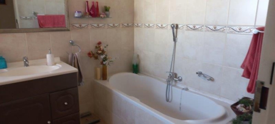 3 Bedroom Property for Sale in Linmeyer Gauteng