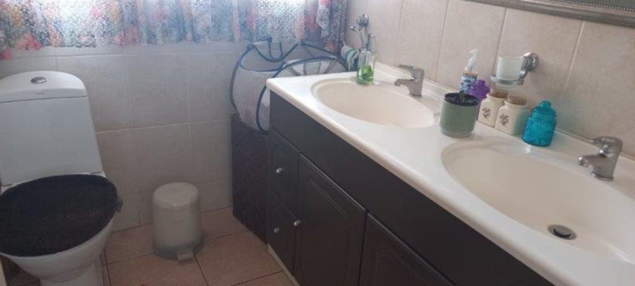 3 Bedroom Property for Sale in Linmeyer Gauteng