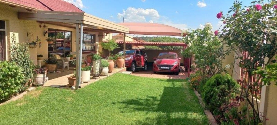 3 Bedroom Property for Sale in Linmeyer Gauteng