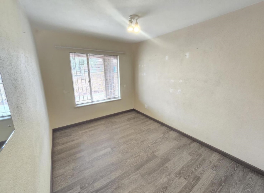 1 Bedroom Property for Sale in New Redruth Gauteng