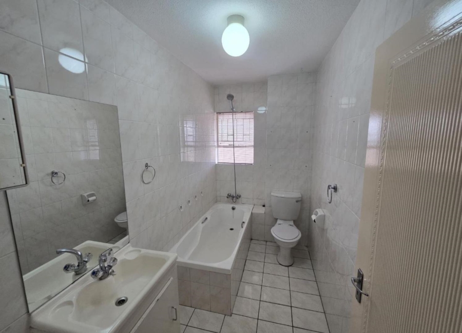 1 Bedroom Property for Sale in New Redruth Gauteng