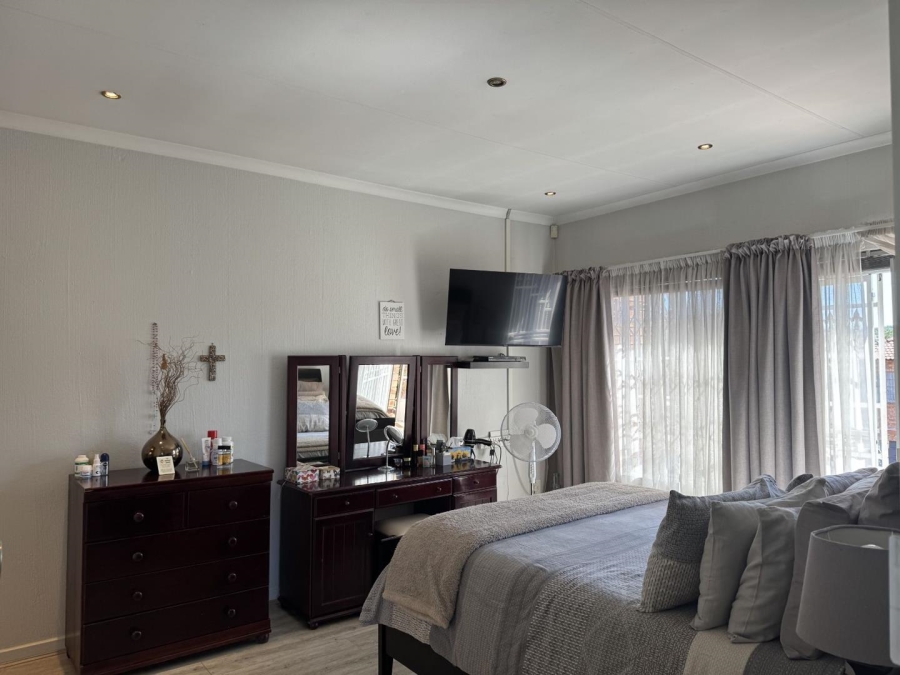 3 Bedroom Property for Sale in New Redruth Gauteng