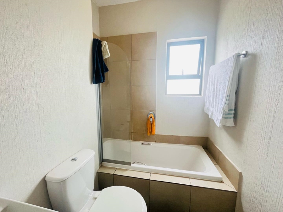 2 Bedroom Property for Sale in Broadacres Gauteng
