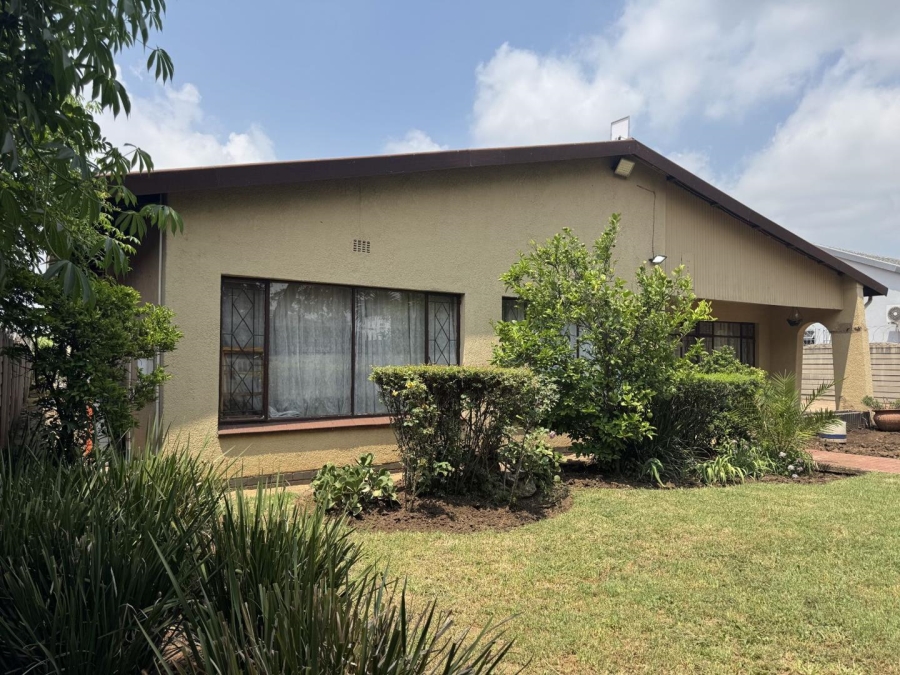 4 Bedroom Property for Sale in New Redruth Gauteng