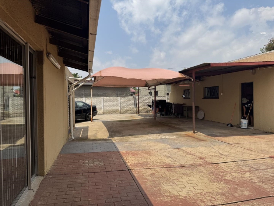 4 Bedroom Property for Sale in New Redruth Gauteng