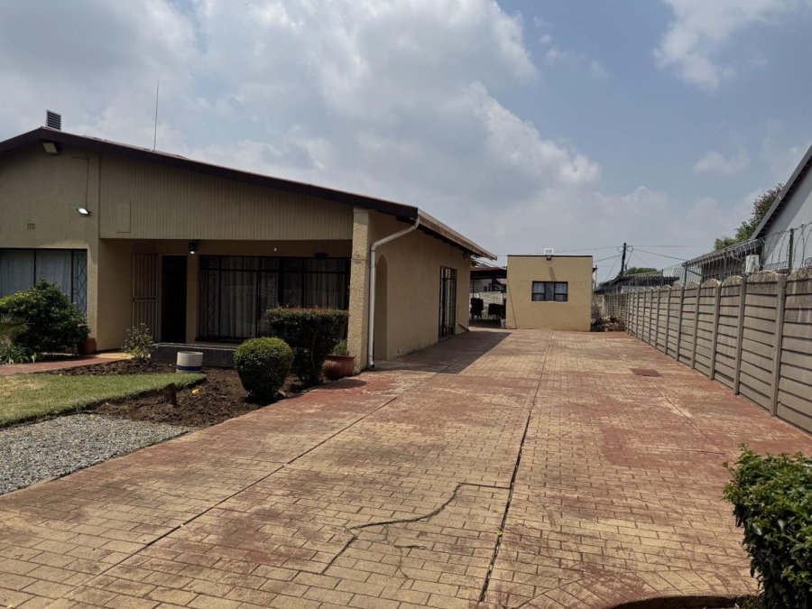 4 Bedroom Property for Sale in New Redruth Gauteng