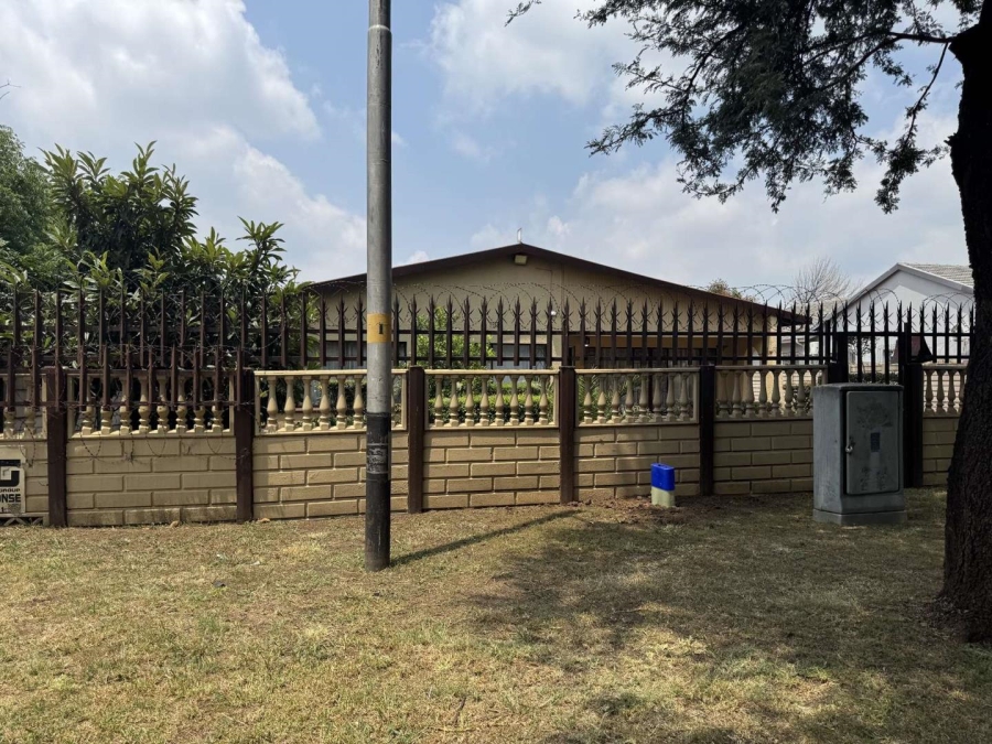 4 Bedroom Property for Sale in New Redruth Gauteng