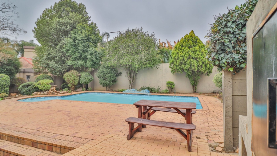 4 Bedroom Property for Sale in Dowerglen Gauteng