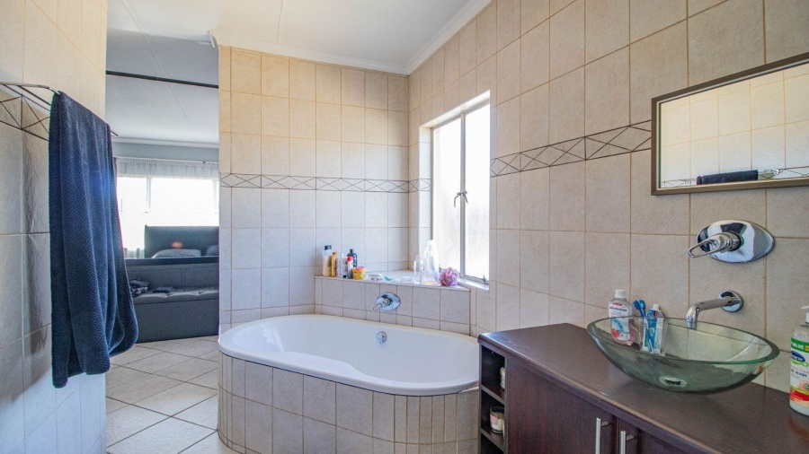 4 Bedroom Property for Sale in Illiondale Gauteng