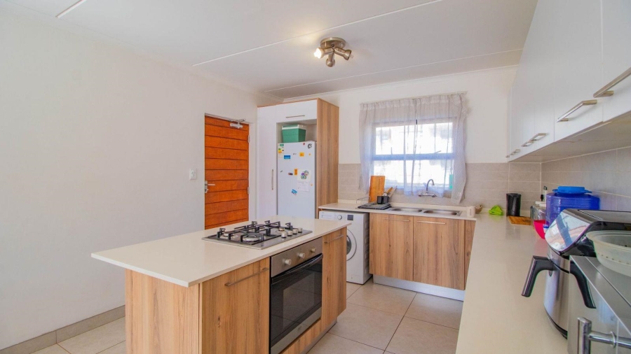 2 Bedroom Property for Sale in Founders Hill Gauteng