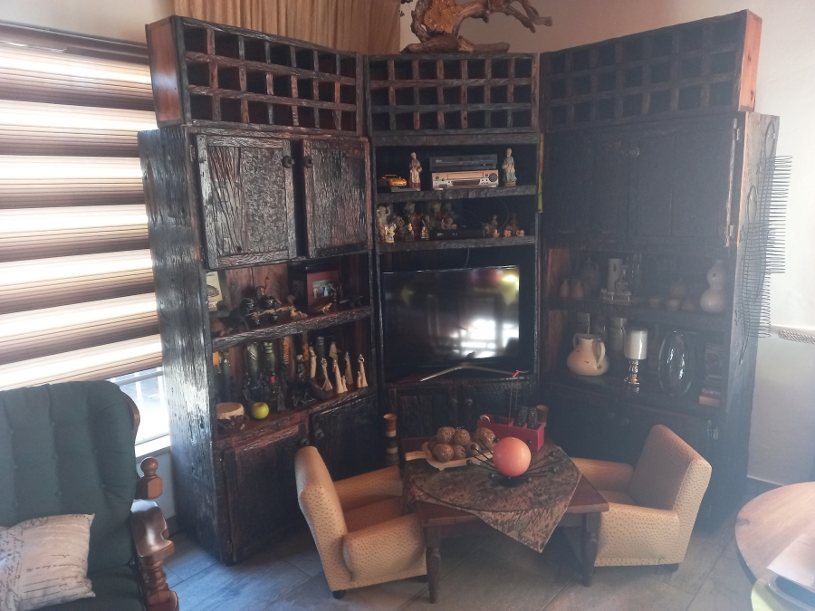 4 Bedroom Property for Sale in Helikonpark Gauteng