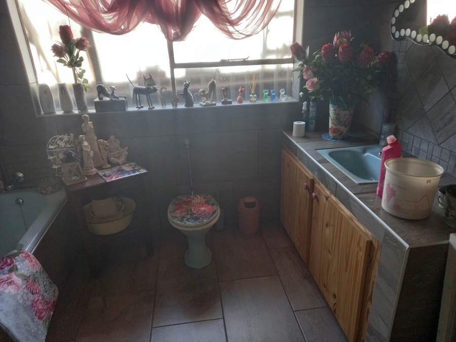 4 Bedroom Property for Sale in Helikonpark Gauteng