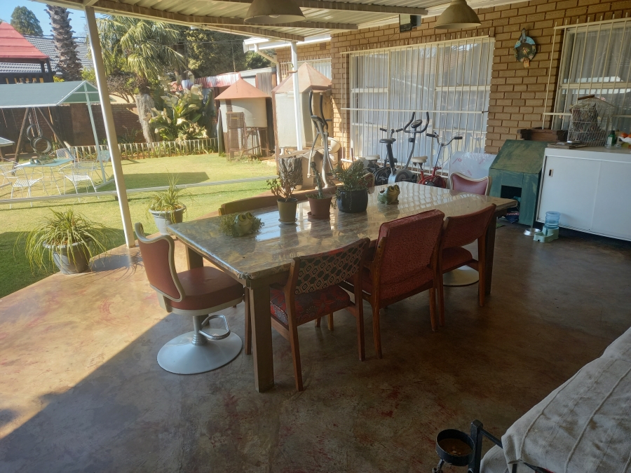 4 Bedroom Property for Sale in Helikonpark Gauteng