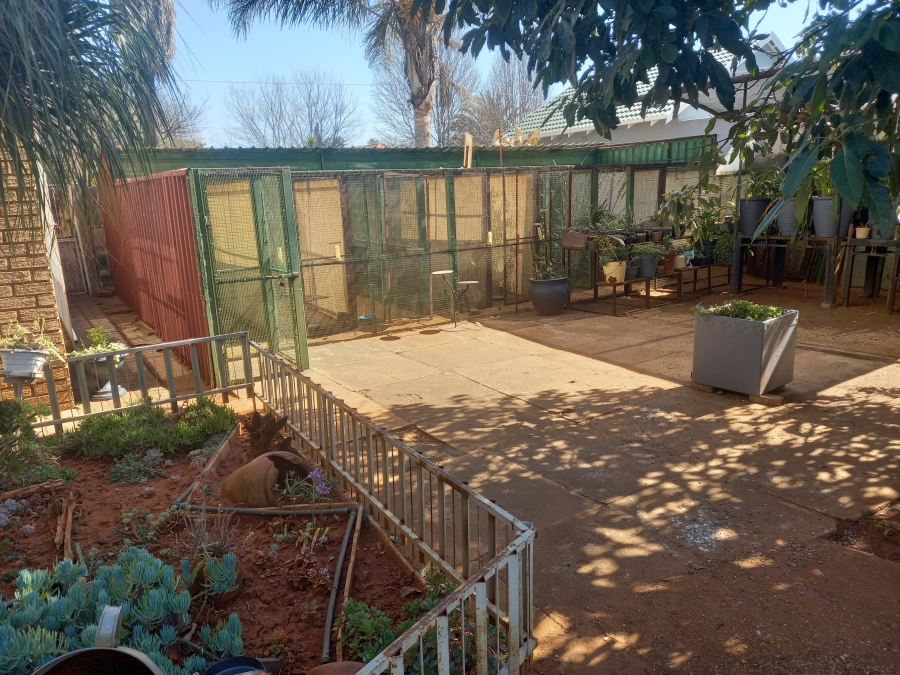 4 Bedroom Property for Sale in Helikonpark Gauteng