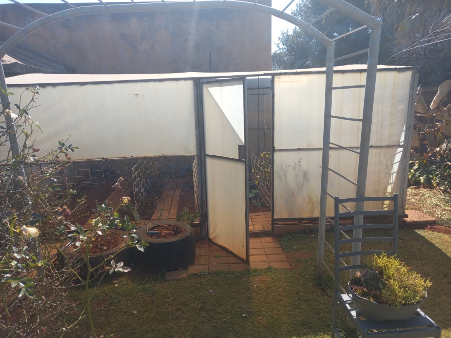 4 Bedroom Property for Sale in Helikonpark Gauteng