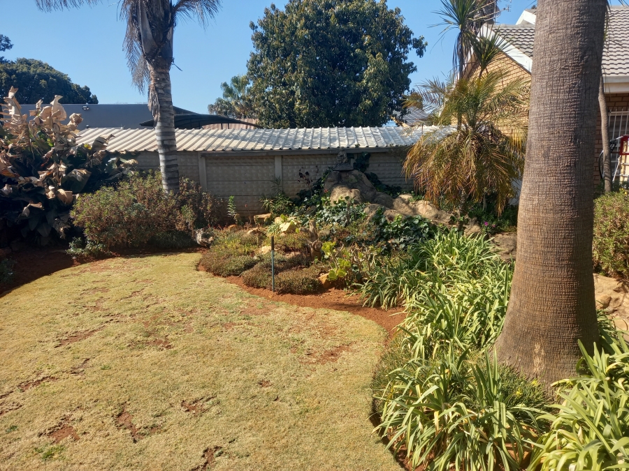 4 Bedroom Property for Sale in Helikonpark Gauteng