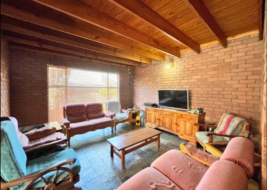 7 Bedroom Property for Sale in Sunair Park Gauteng