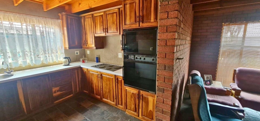 7 Bedroom Property for Sale in Sunair Park Gauteng