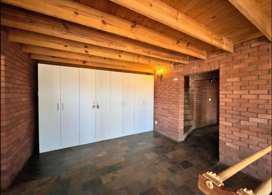 7 Bedroom Property for Sale in Sunair Park Gauteng