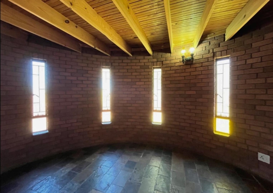 7 Bedroom Property for Sale in Sunair Park Gauteng