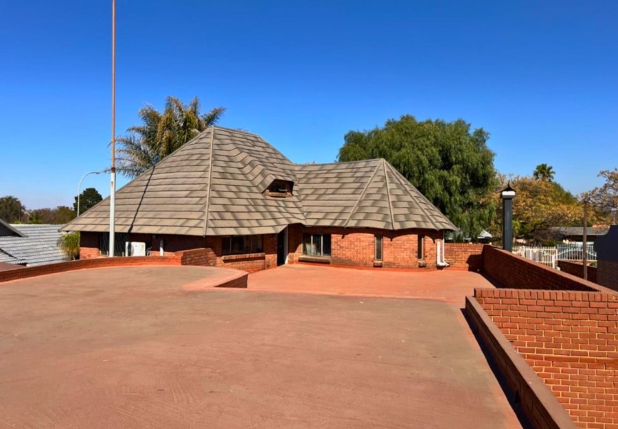 7 Bedroom Property for Sale in Sunair Park Gauteng