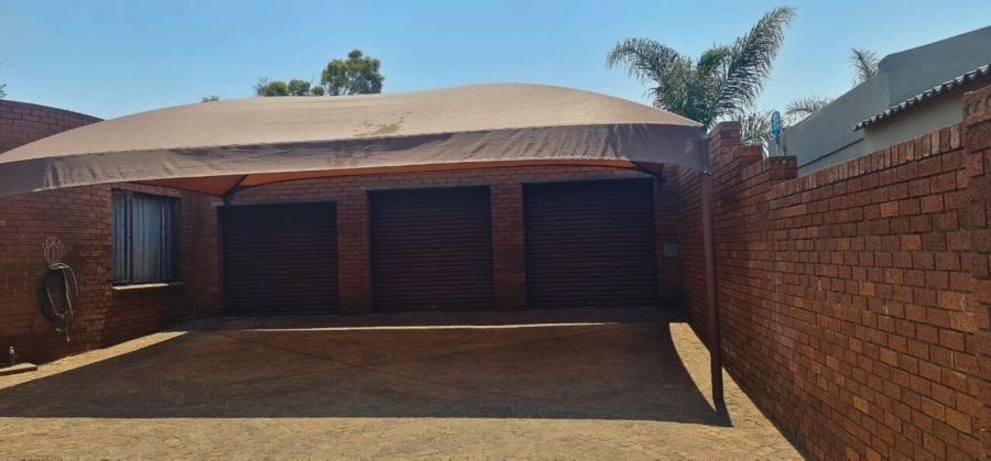 7 Bedroom Property for Sale in Sunair Park Gauteng
