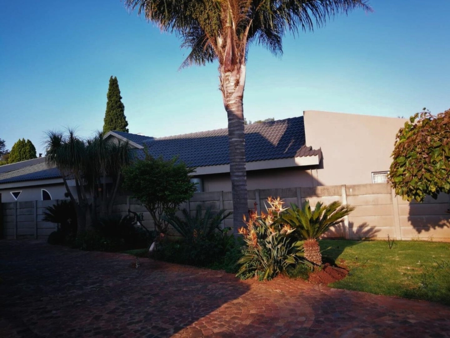 7 Bedroom Property for Sale in Sunair Park Gauteng