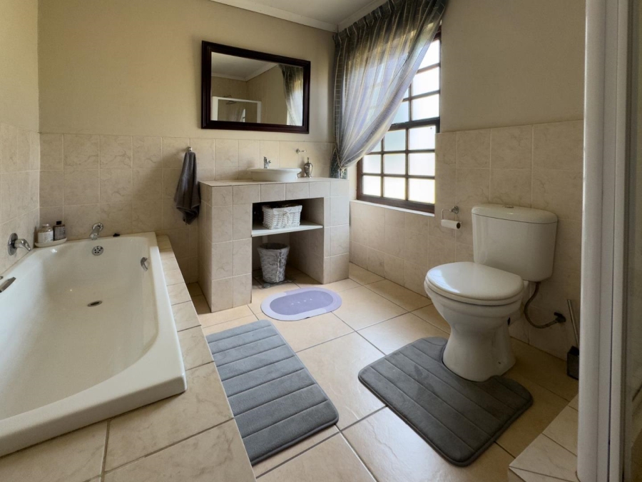 5 Bedroom Property for Sale in Blue Saddle Ranches Gauteng