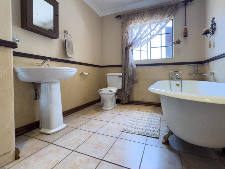5 Bedroom Property for Sale in Blue Saddle Ranches Gauteng