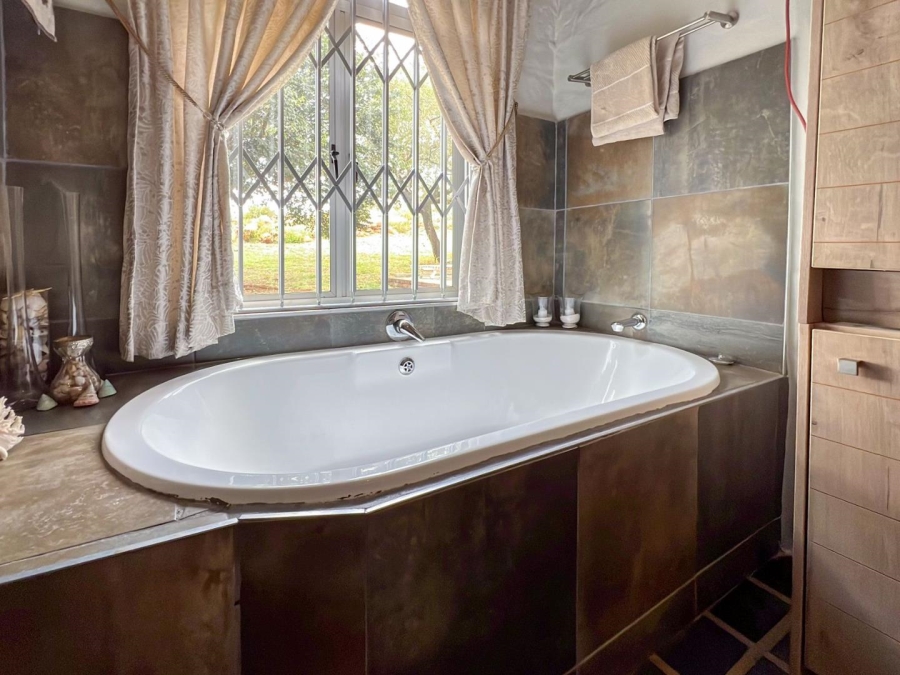 5 Bedroom Property for Sale in Blue Saddle Ranches Gauteng