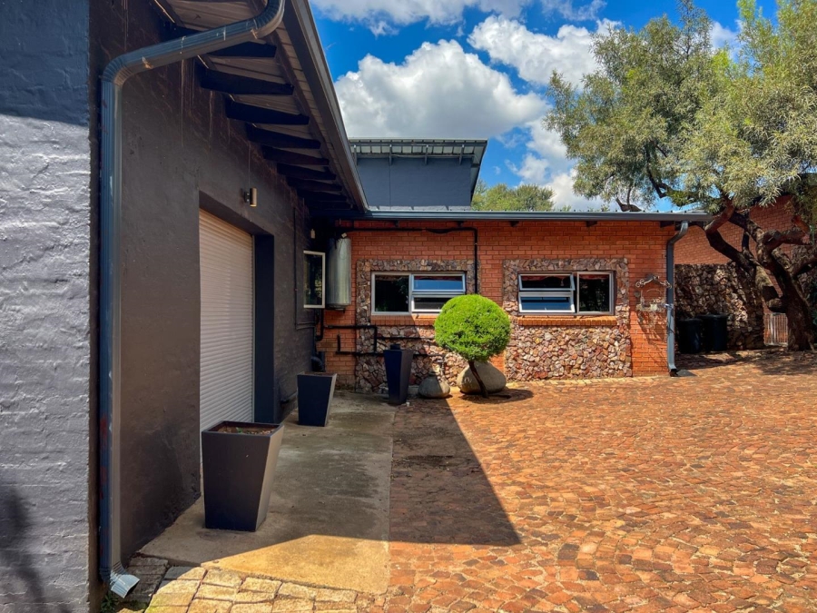 5 Bedroom Property for Sale in Blue Saddle Ranches Gauteng