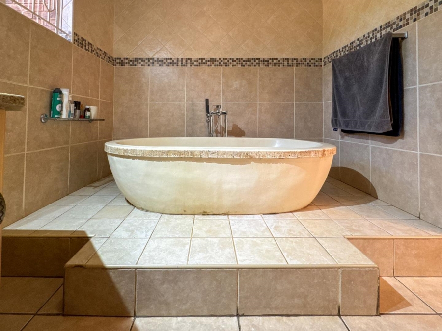 4 Bedroom Property for Sale in Blue Saddle Ranches Gauteng
