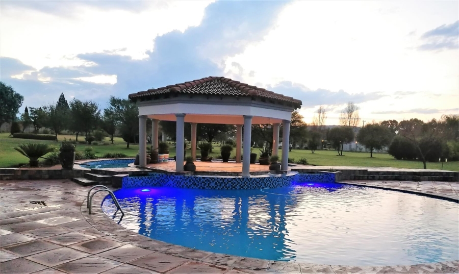 6 Bedroom Property for Sale in Blue Saddle Ranches Gauteng