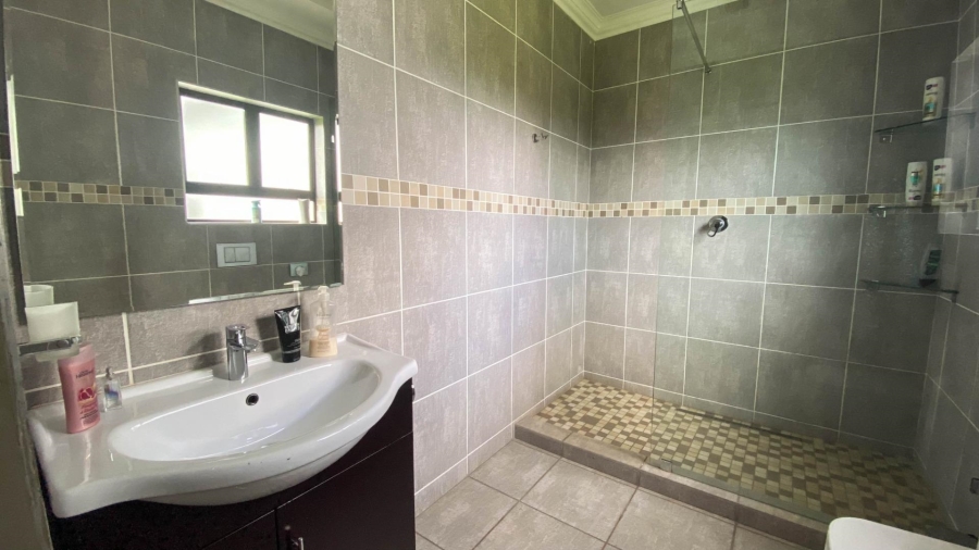 6 Bedroom Property for Sale in Blue Saddle Ranches Gauteng