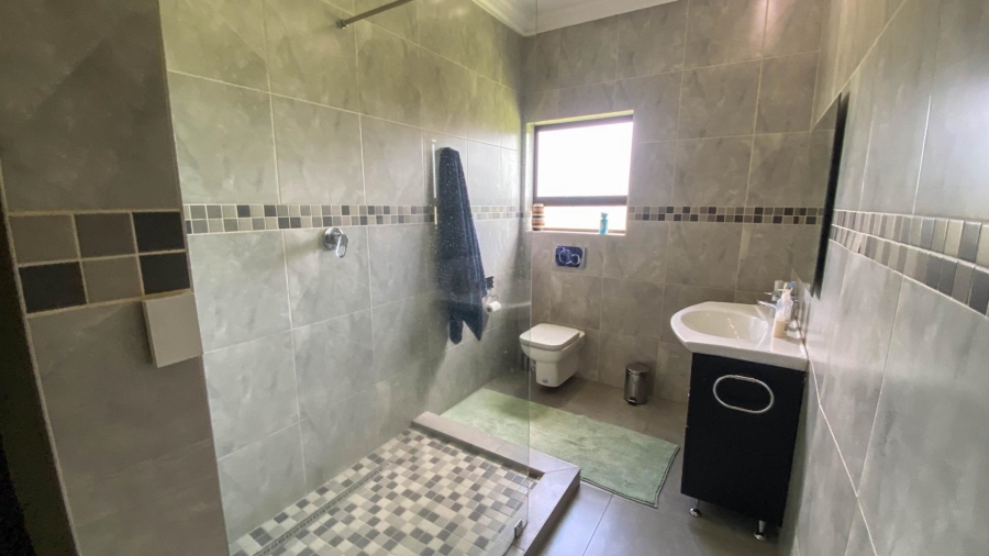 6 Bedroom Property for Sale in Blue Saddle Ranches Gauteng