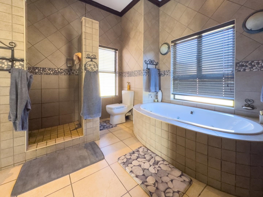 5 Bedroom Property for Sale in Blue Saddle Ranches Gauteng