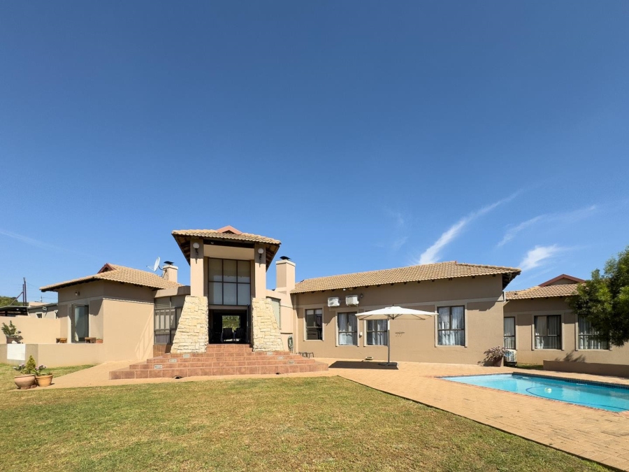 5 Bedroom Property for Sale in Blue Saddle Ranches Gauteng
