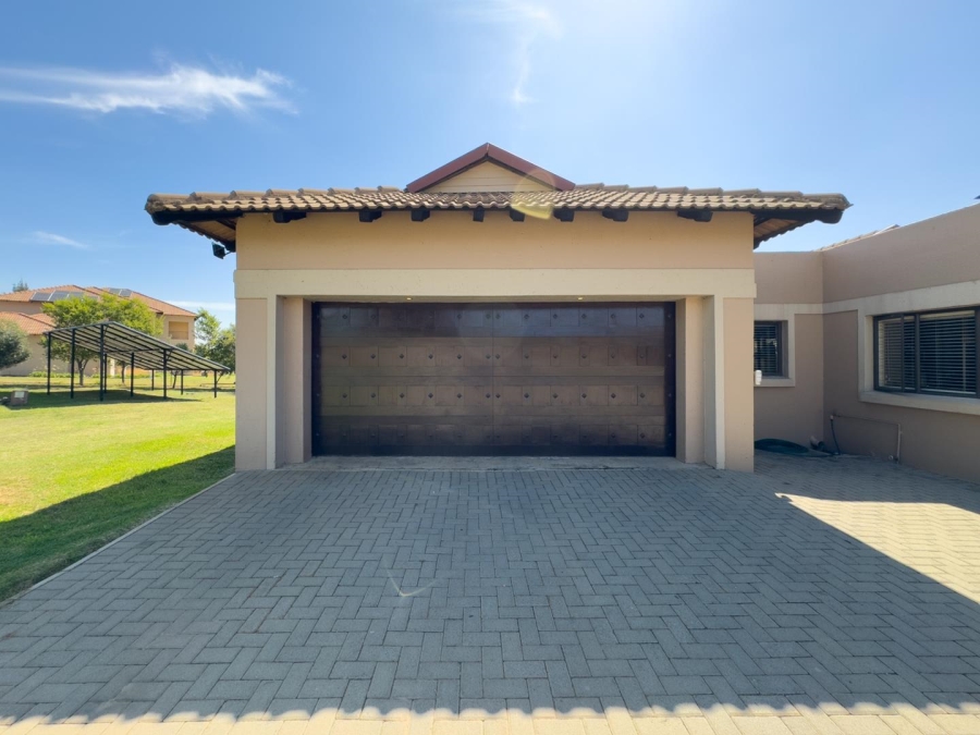 5 Bedroom Property for Sale in Blue Saddle Ranches Gauteng