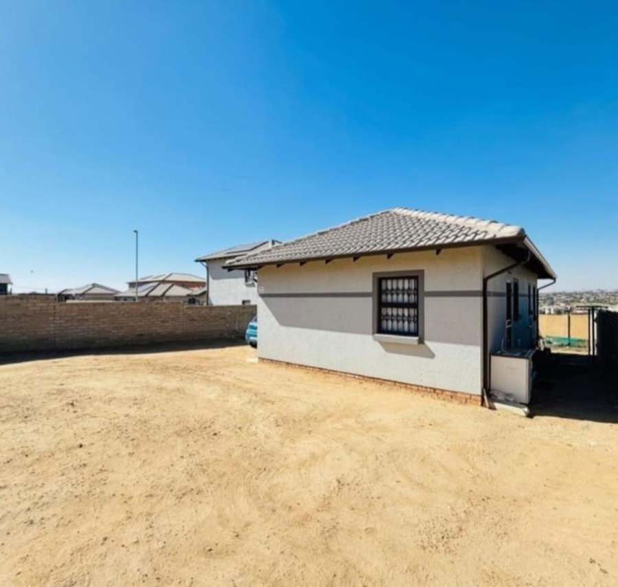 3 Bedroom Property for Sale in Blue Hills Gauteng