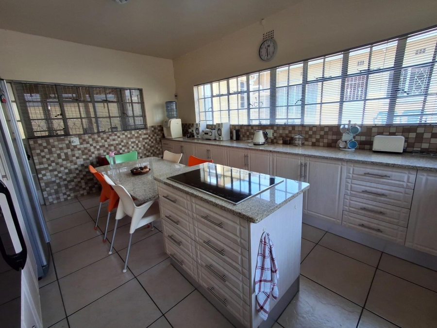 4 Bedroom Property for Sale in Bezuidenhout Valley Gauteng